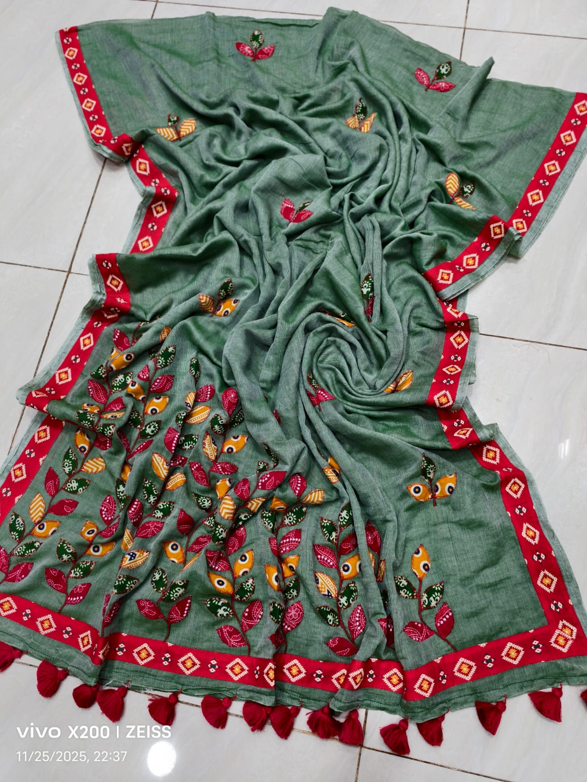 EXCLUSIVE APPLIQUE WORK MUL COTTON SAREE