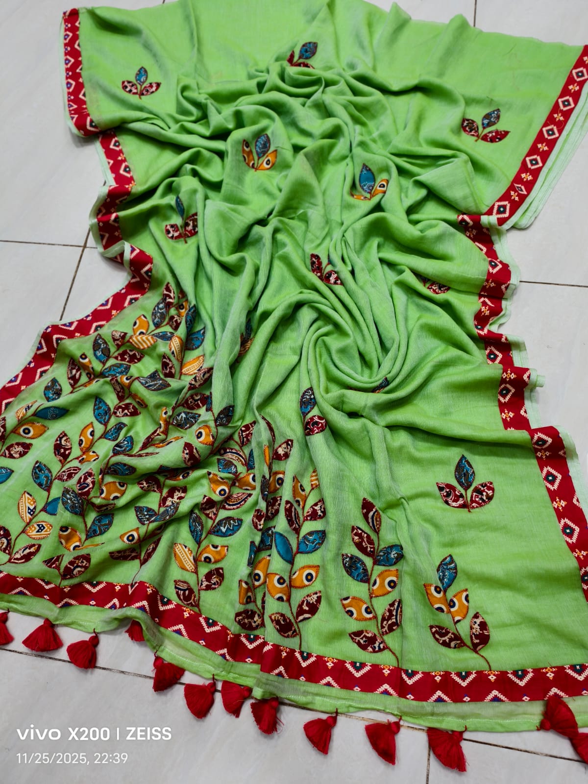 EXCLUSIVE APPLIQUE WORK MUL COTTON SAREE